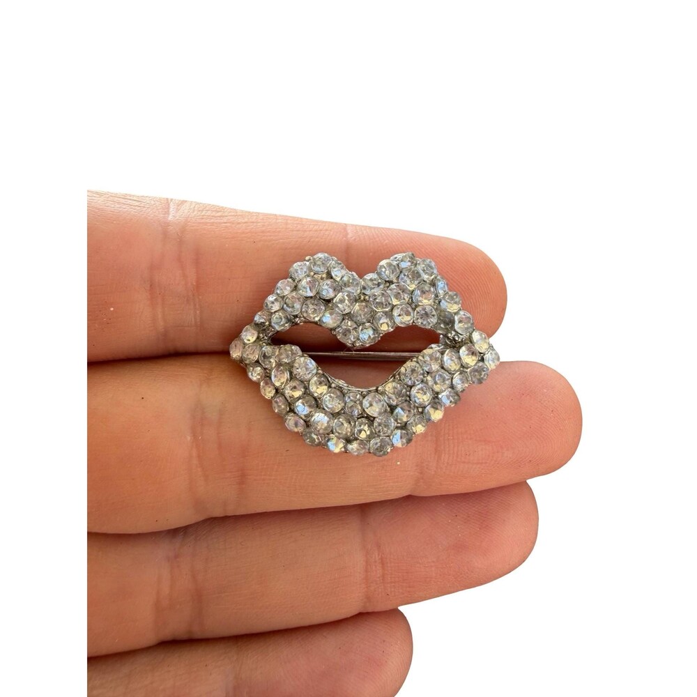 Vintage Jewelry Silver Tone Rhinestone Lips Brooch KISS Pin